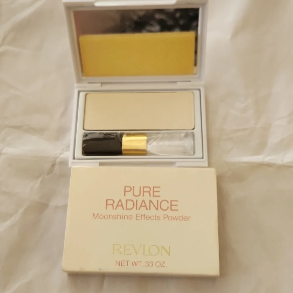 Revlon Pure Radiance Moonstone Powder